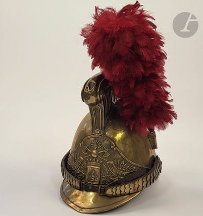 Casque de sapeur-pompier de Trun. 
Bombe...