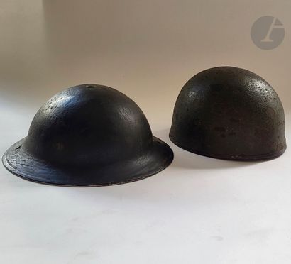 Deux casques britanniques 
- casque Britannique...