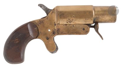 Pistolet lance-fusée de la marine impériale...