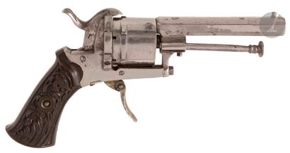 Revolver à broche, six coups, calibre 7 mm...