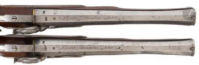 Belle paire de pistolets d’officier à silex...