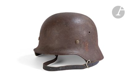 Casque allemand modèle 1940. 
Bombe finition...
