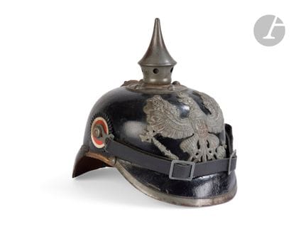 Casque à pointe prussien modèle 1915. 
Bombe...