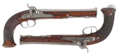 Belle paire de pistolets d’officier à silex...