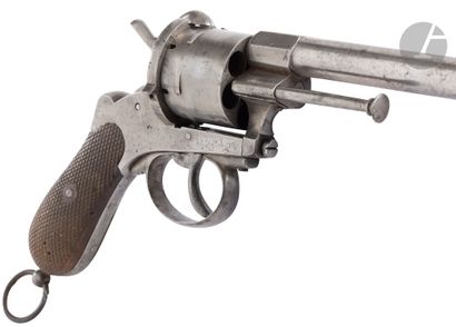 Revolver à broche, six coups, calibre 12...