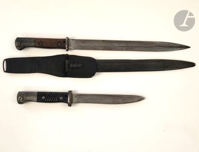 ALLEMAGNE 
Trois pièces : 
- gousset en cuir...
