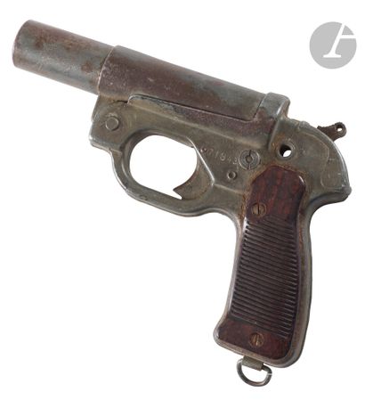Pistolet lance-fusée Allemand LP-42. 
Canon...
