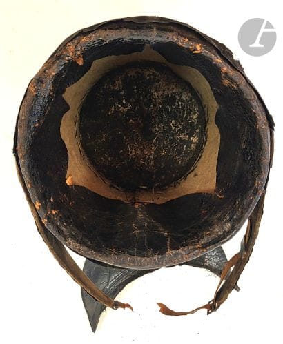 FRANCE 
Shako d’officier chasseur de la Garde...