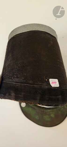 FRANCE 
Shako d’officier chasseur de la Garde...