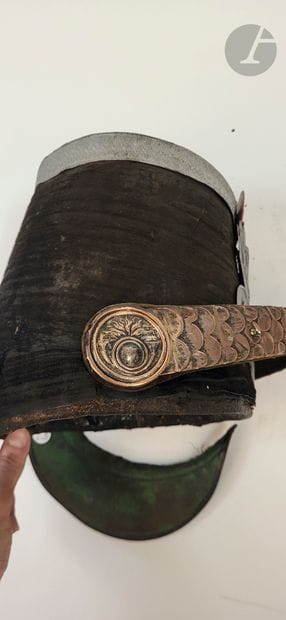 FRANCE 
Shako d’officier chasseur de la Garde...