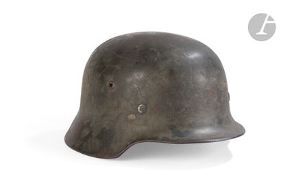 Casque modèle 1935 de l’armée de terre. 
Bombe...