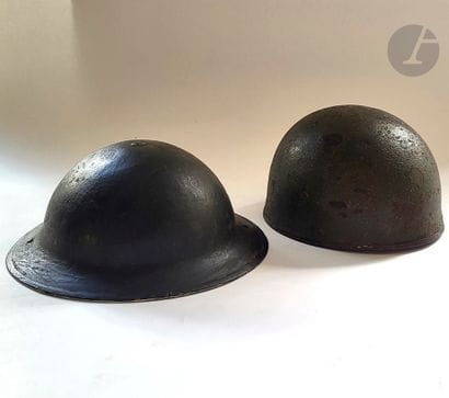 Deux casques britanniques 
- casque Britannique...