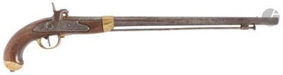 Long pistolet à percussion de braconnier...