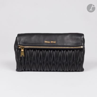 MIU MIU
Sac ou pochette en cuir nappa noir...
