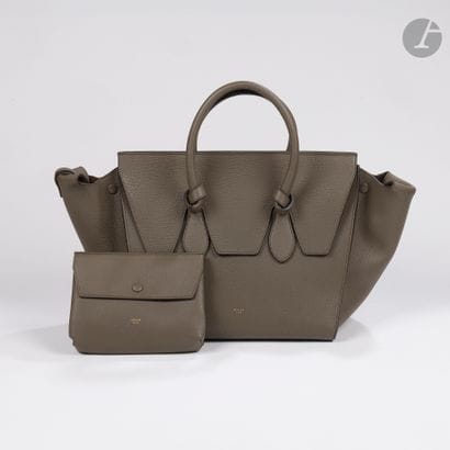 CÉLINE
Sac TIE en cuir grainé gris vert,...