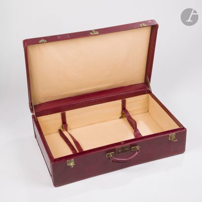 HERMÈS PARIS
Valise en cuir rouge H, chiffrée...