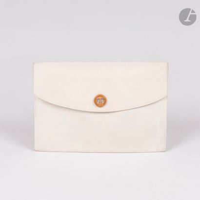 HERMÈS PARIS
Pochette RIO en cuir grainé...
