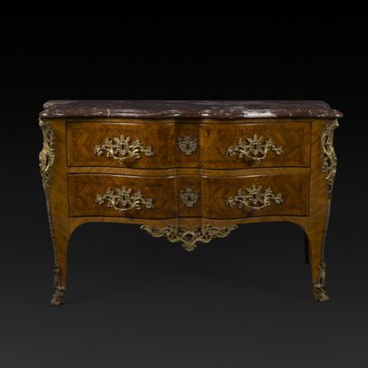 Commode en bois de violette de forme très...