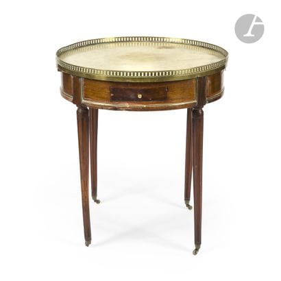 Table bouillote en acajou ouvrant à deux...