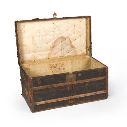 GOYARD
Malle de voyage rectangulaire en toile...