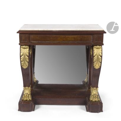 Table console en acajou mouluré et bronze...