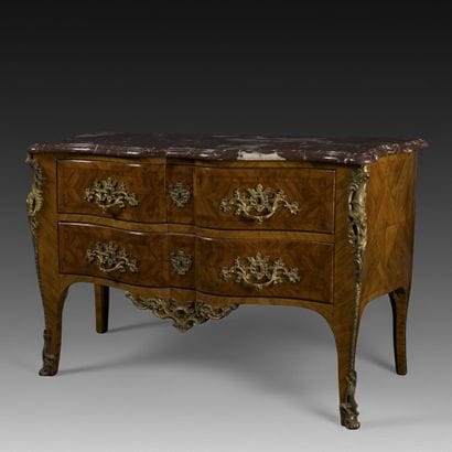 Commode en bois de violette de forme très...