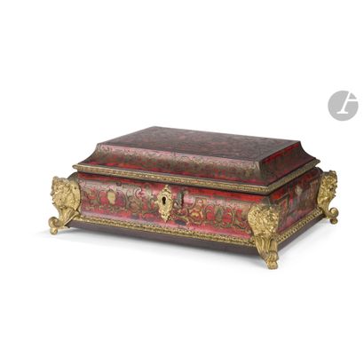 Coffret en marqueterie d’écaille rouge et...