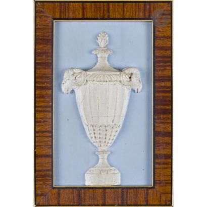 Neuf panneaux rectangulaires à décor de guirlandes...