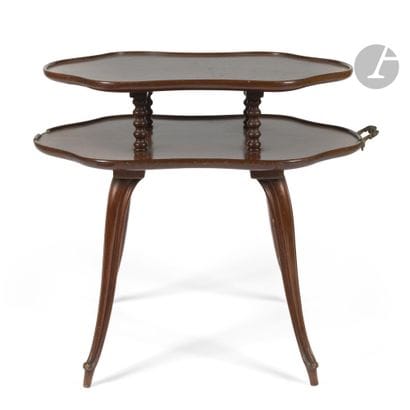Table servante à deux plateaux contournés...