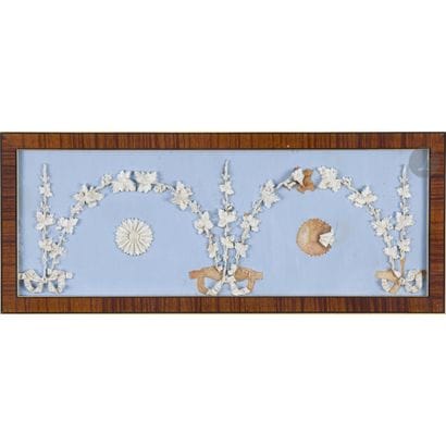 Neuf panneaux rectangulaires à décor de guirlandes...