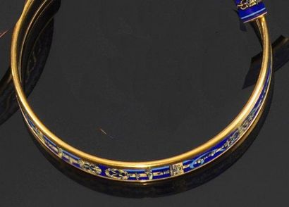 HERMES
Bracelet en métal doré, à décor de...