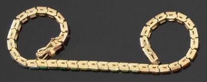 STERN
Bracelet souple d'or jaune, serti clos...