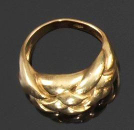 Bague tressée en or jaune. Poids: 7,5 g