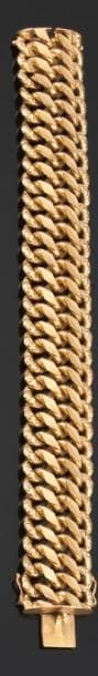 Bracelet articulé de maillons d'or jaune....