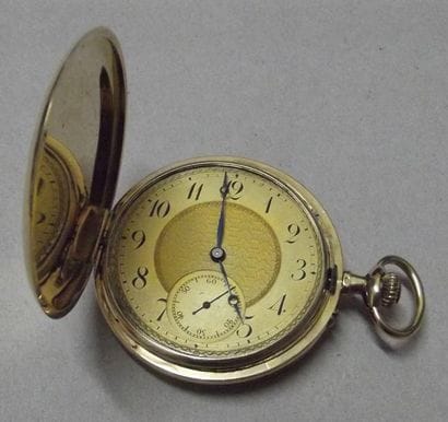 Montre savonnette en or aux initiales en...
