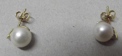Paire de boucles d'oreilles en or jaune,...