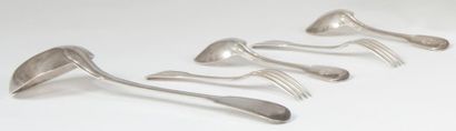 Douze couverts et une louche en argent modèle...
