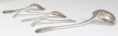 Douze couverts et une louche en argent modèle...