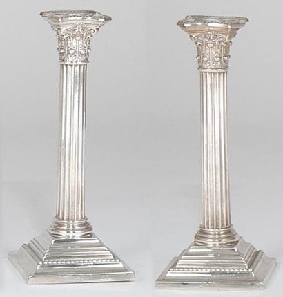Paire de bougeoirs en argent fourré en forme...