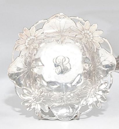 Deux vide-poches en argent de style art nouveau...