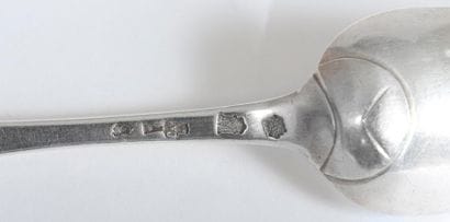 Deux couverts en argent modèle uniplat gravé...