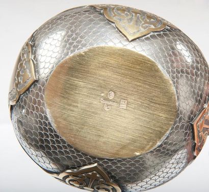 Kovsh d'honneur en vermeil à décor ciselé...