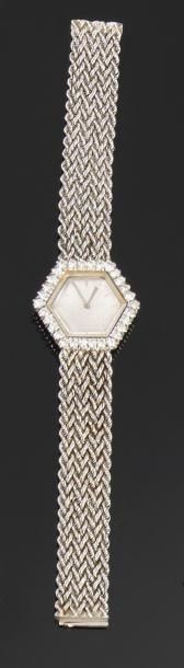 Montre de dame en or gris, cadran pentagonal...