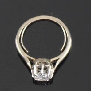 Bague en platine et or gris, ornée d'un diamant...