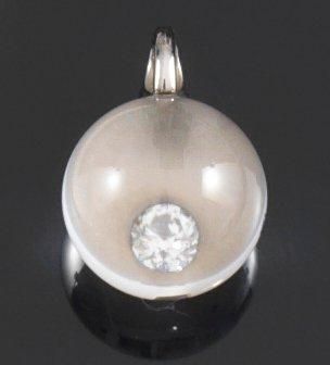 MAUBOUSSIN
Pendentif boule de cristal monté...