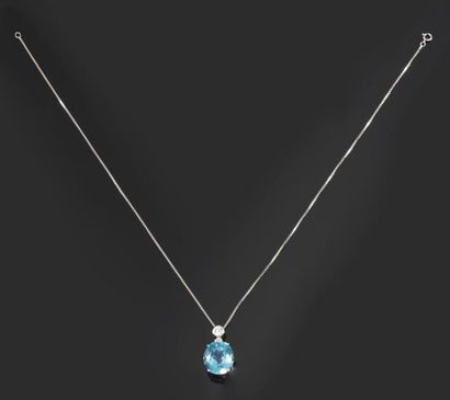 Pendentif en or gris, orné d'une aigue-marine...