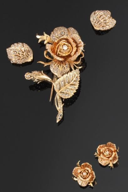 Demi-parure en or rose comprenant: une broche-clip...