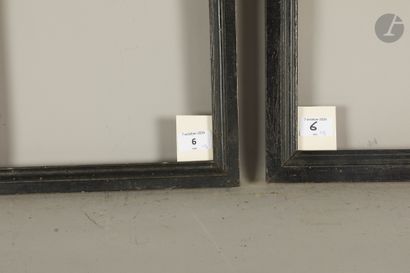 Trois baguettes en bois mouluré et noirci....
