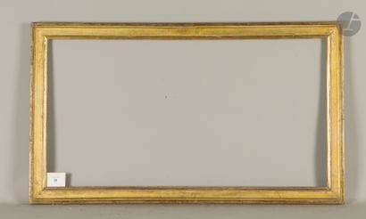 Gorge en bois mouluré et doré. Époque Louis...