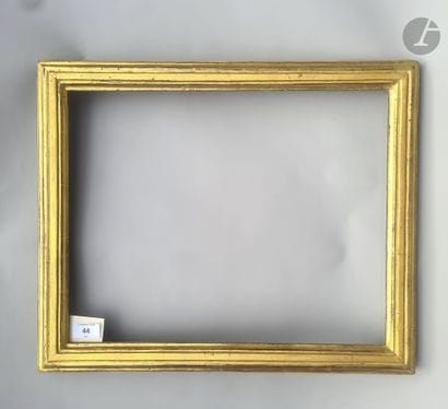 Cadre en bois mouluré et doré. Fin du XVIIIe...